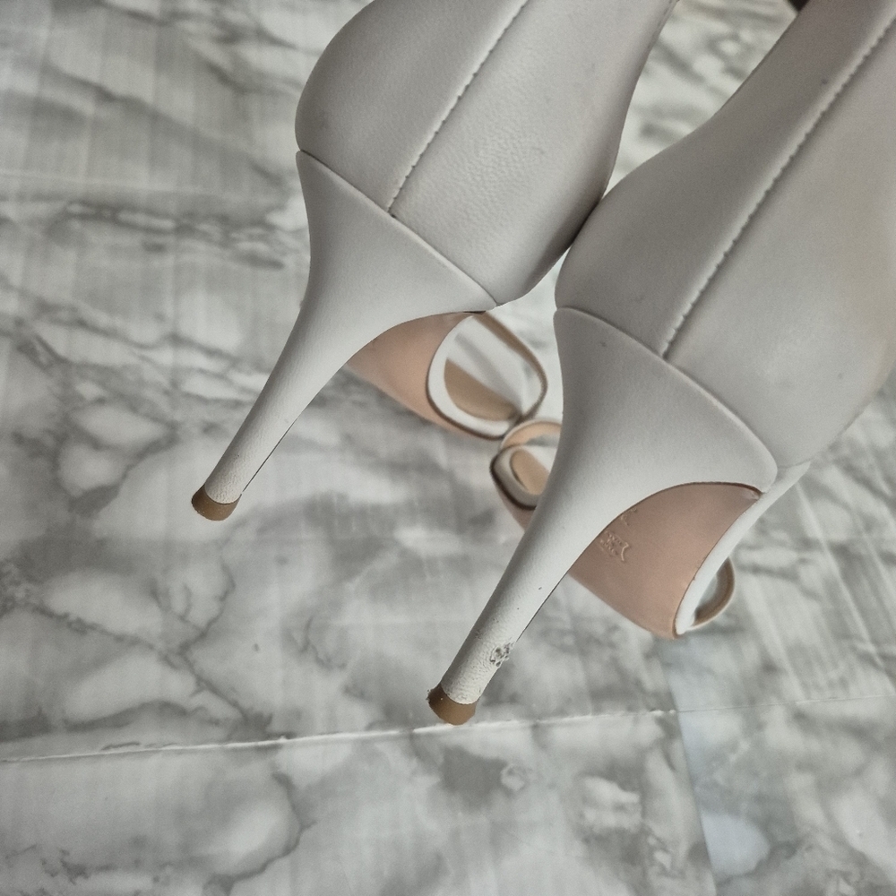 Gianvito Rossi Portofino White Leather Heeled Sandals - Picture 9 of 13